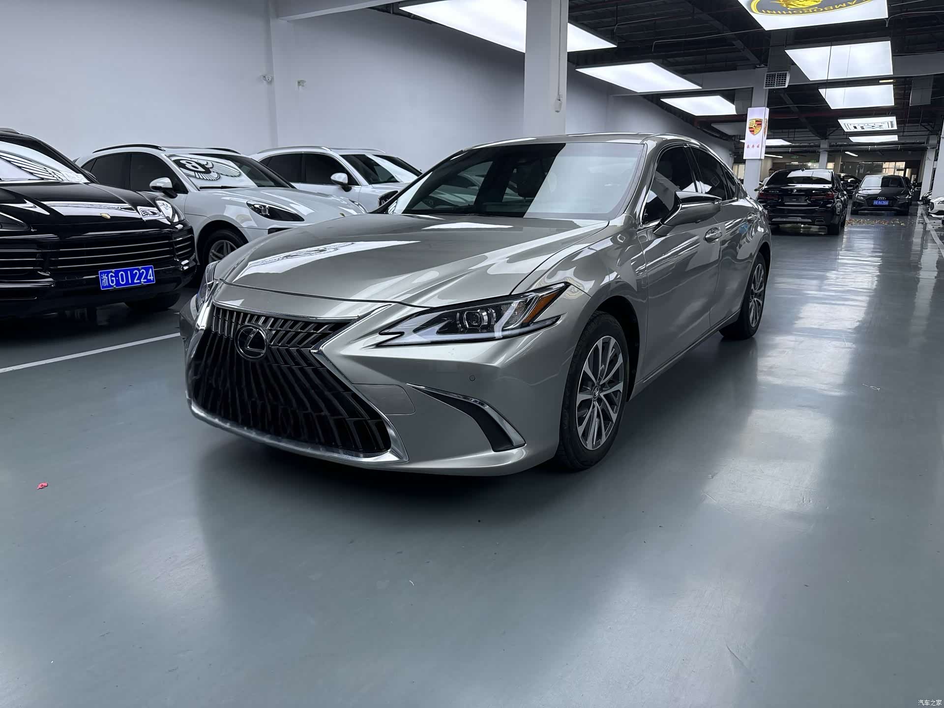 Lexus ES, 2024 1