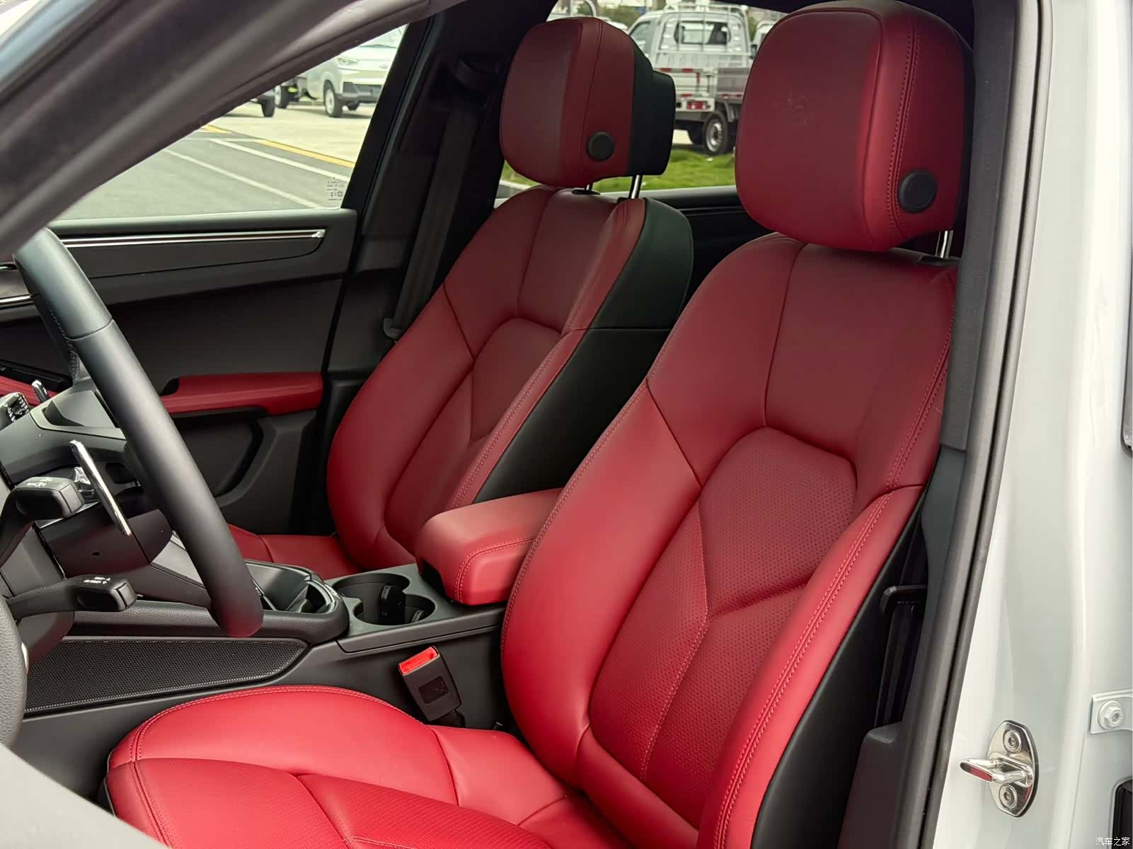 Porsche Macan, 2025 8