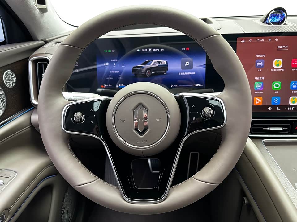 AITO Ask the world M9