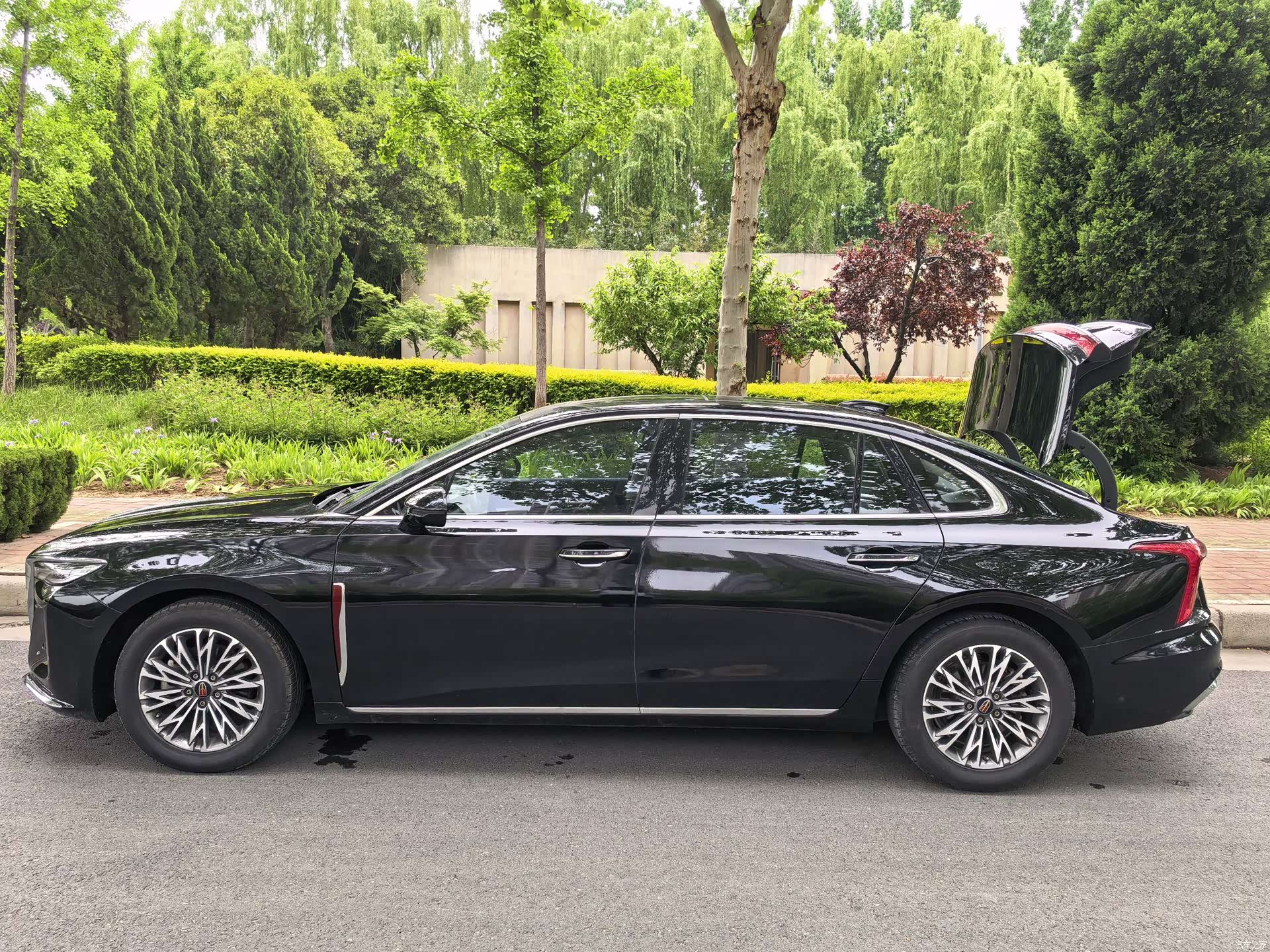 Hongqi H5, 2023 9