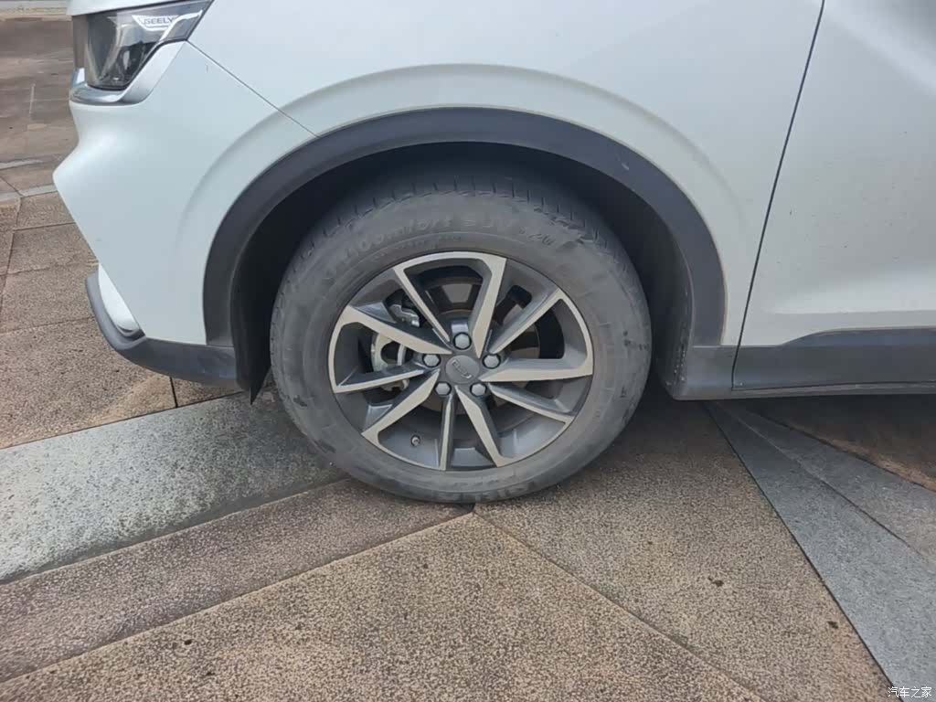 Geely Coolray, 2021 23