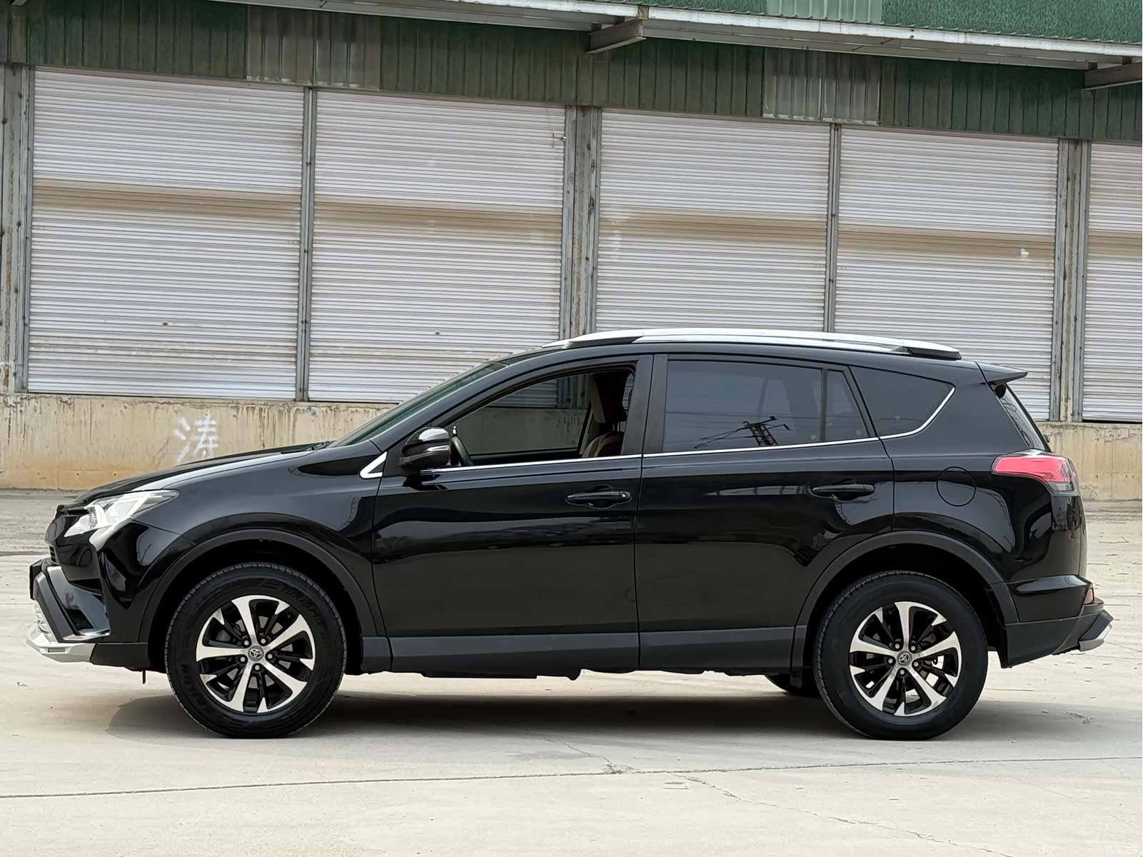 Toyota RAV4, 2017 4