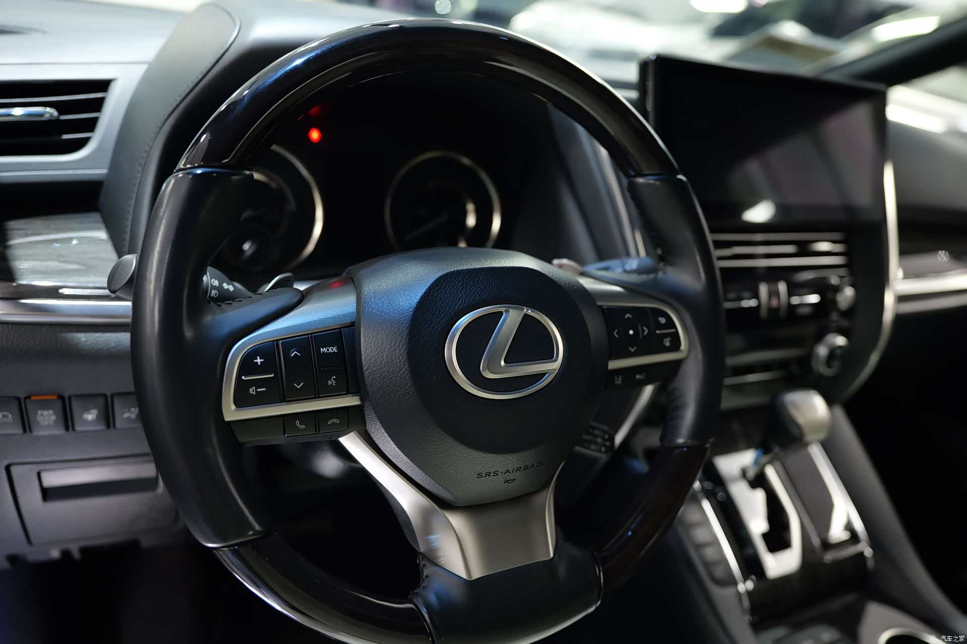 Lexus LM, 2023 7