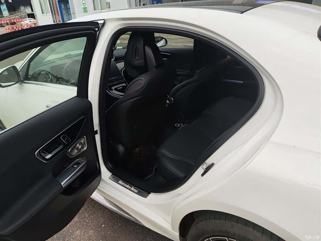 Mercedes-Benz C-Class, 2026 7