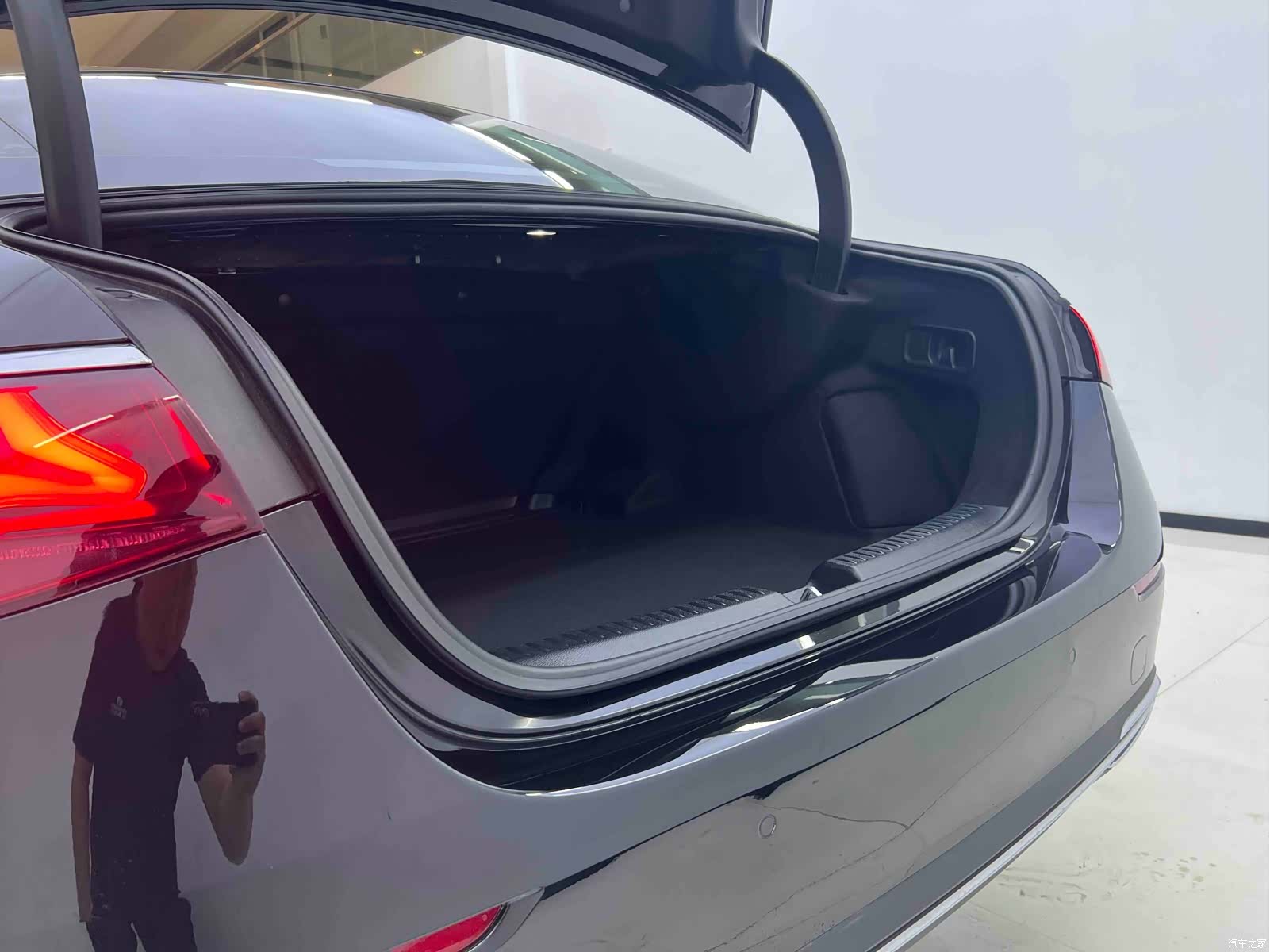 Mercedes-Benz E-Class, 2024 13