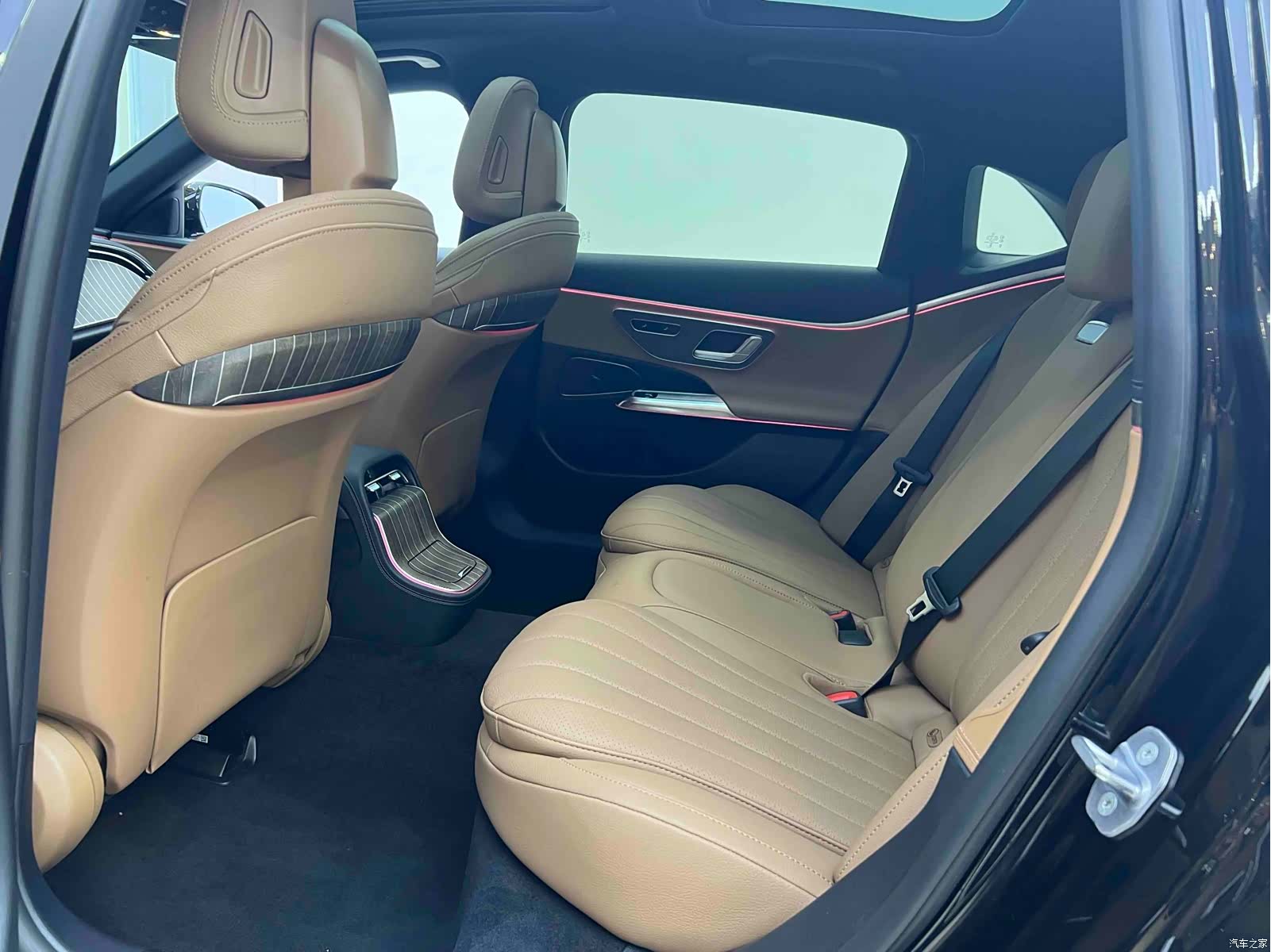 Mercedes-Benz E-Class, 2024 12