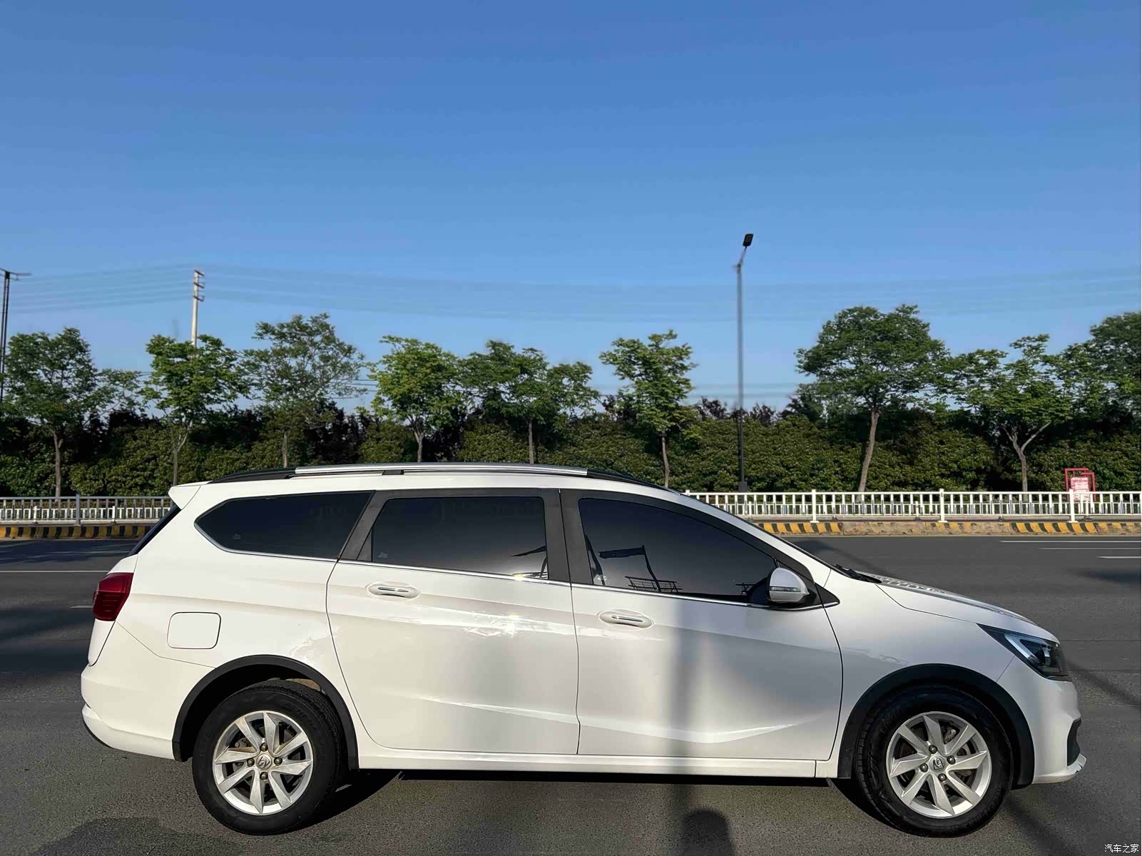 Wuling 310W, 2018 6