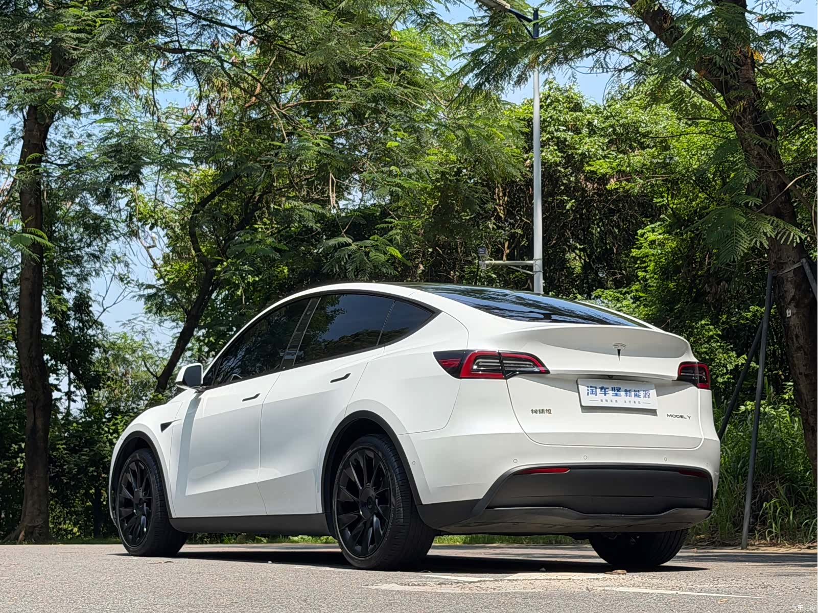 Tesla Model Y, 2022 3