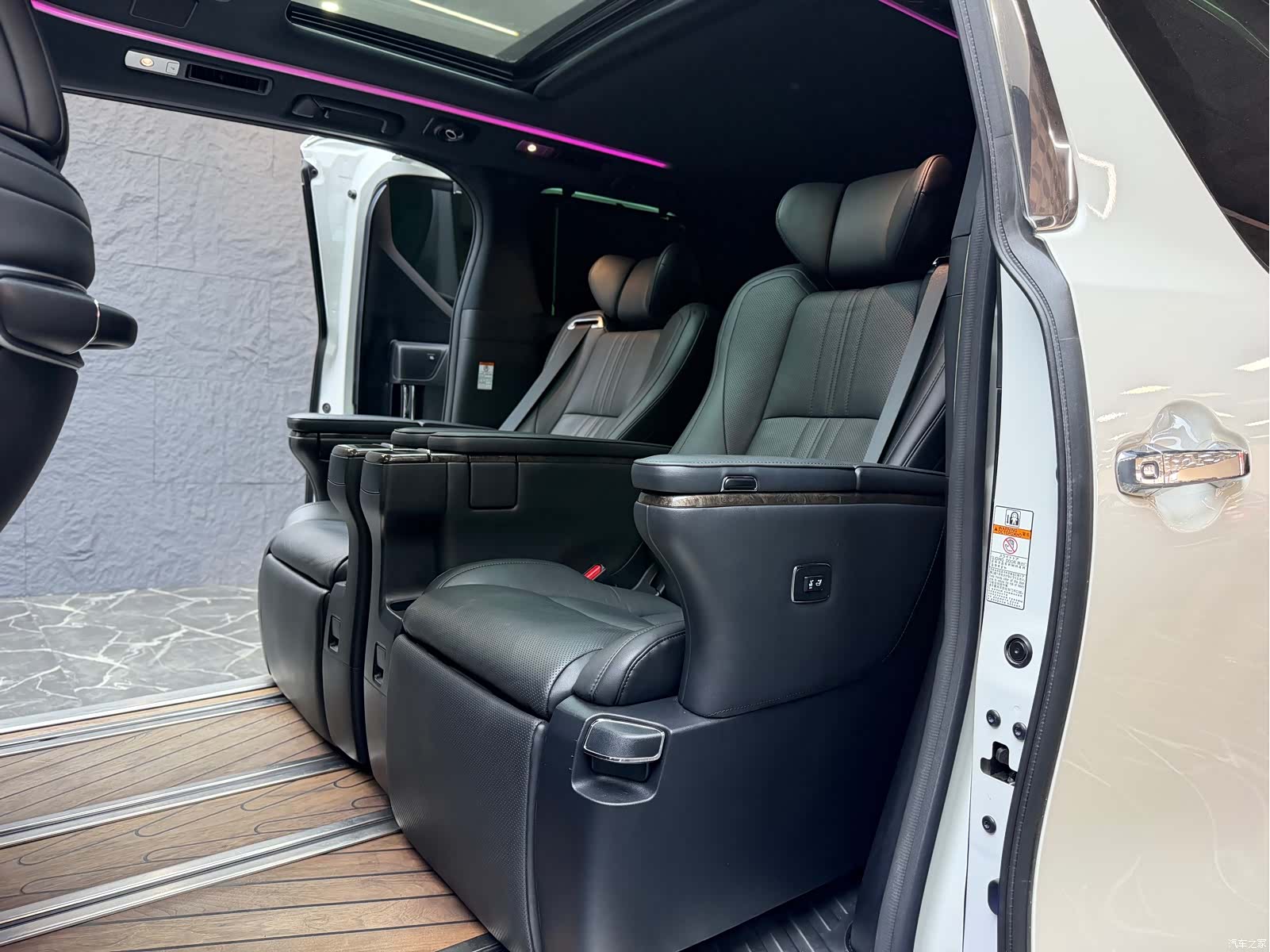 Toyota Vellfire, 2020 8