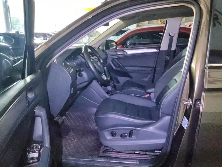 Volkswagen Tiguan L