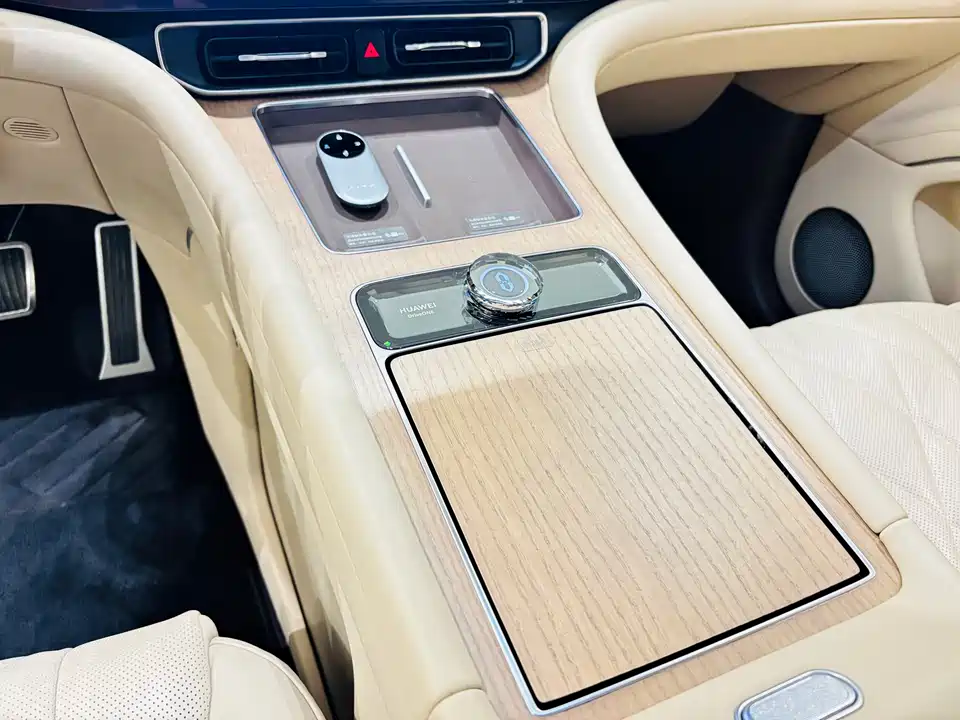 AITO Ask the world M9