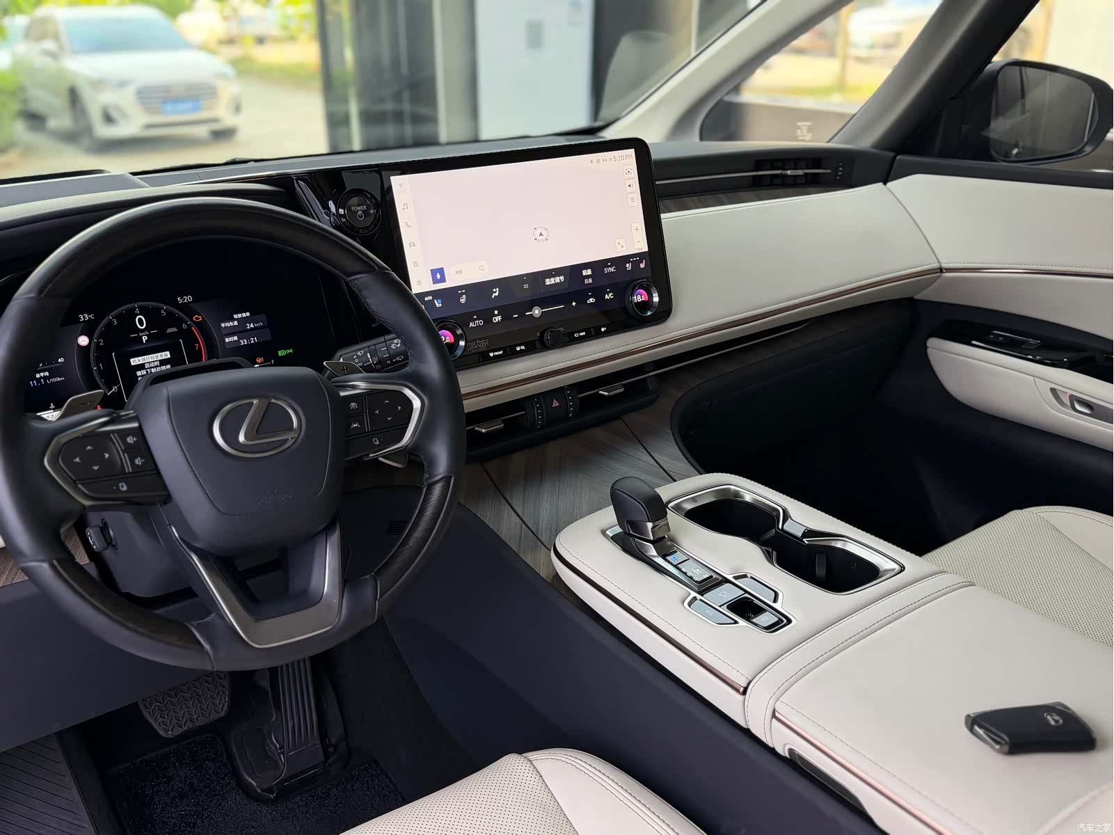 Lexus LM, 2024 8