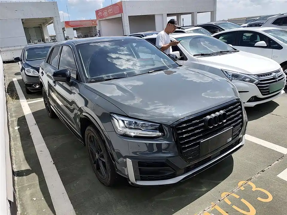 Audi Q2L