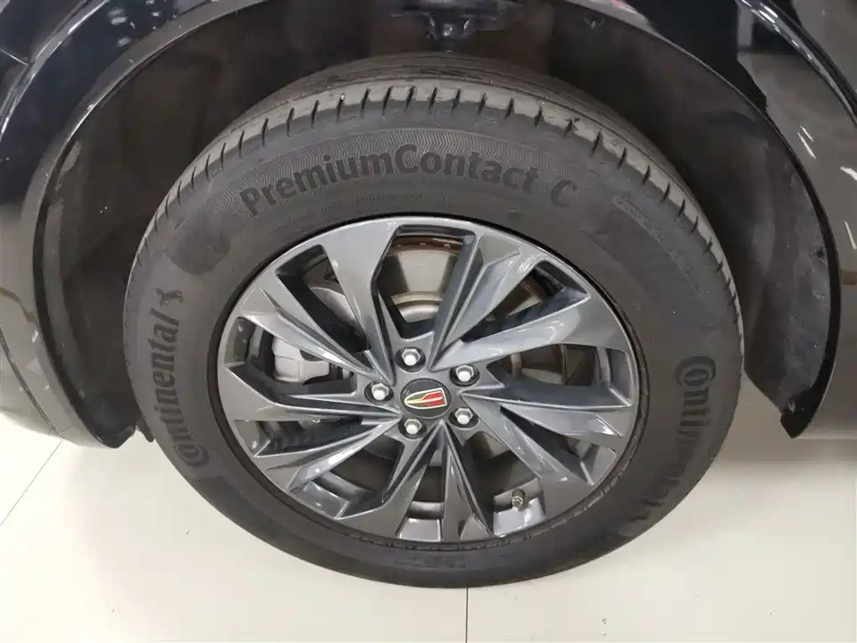 Hongqi HS5
