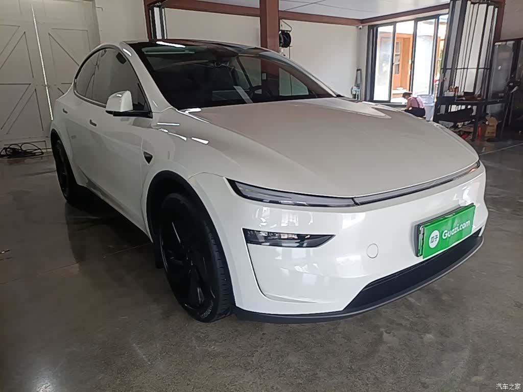 Tesla Model Y, 2025 4