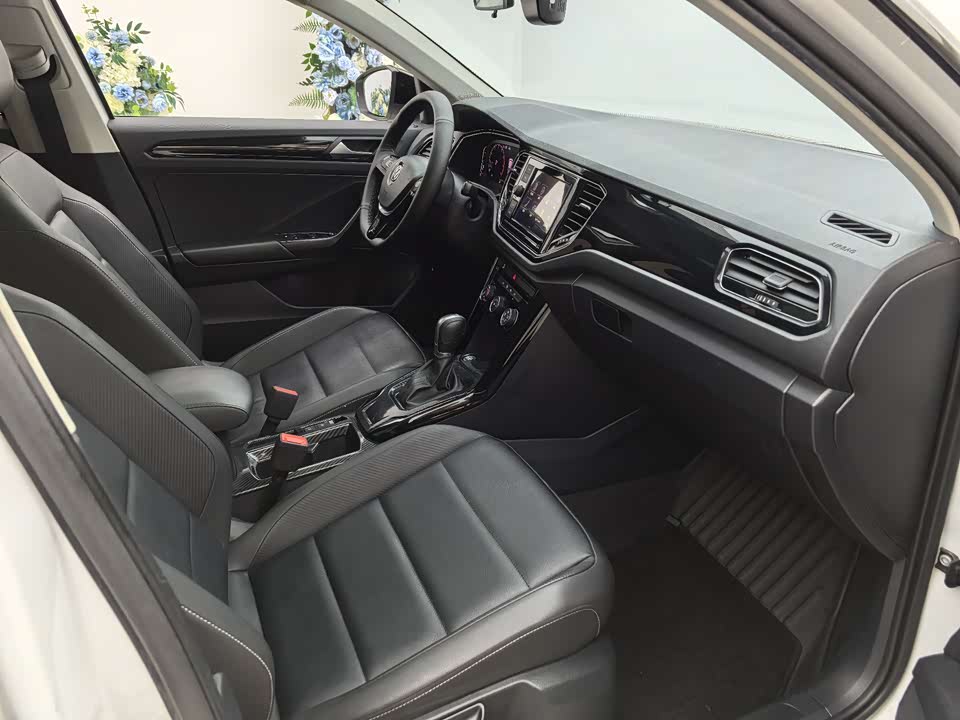 Volkswagen T-ROC exploring Songs