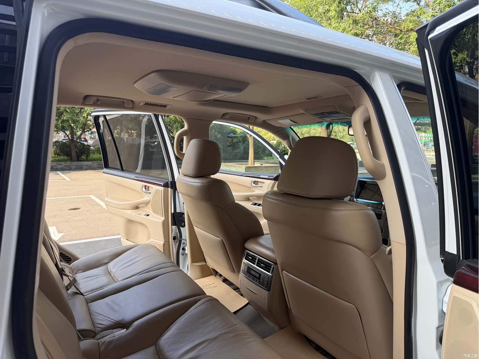 Lexus LX, 2011 13