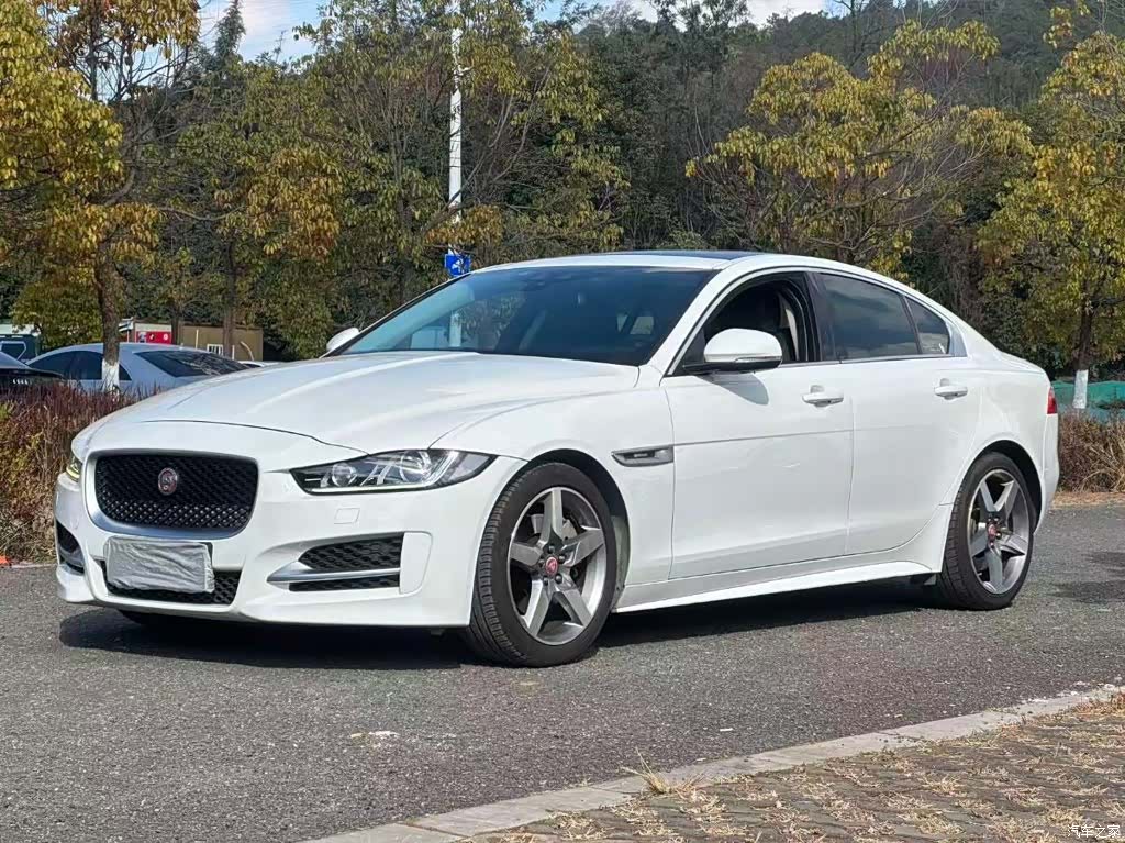 Jaguar XE, 2016 1