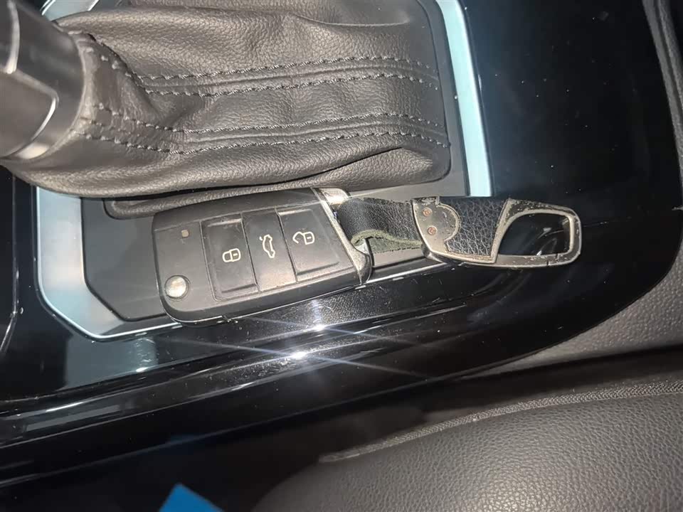 Volkswagen T-ROC exploring Songs