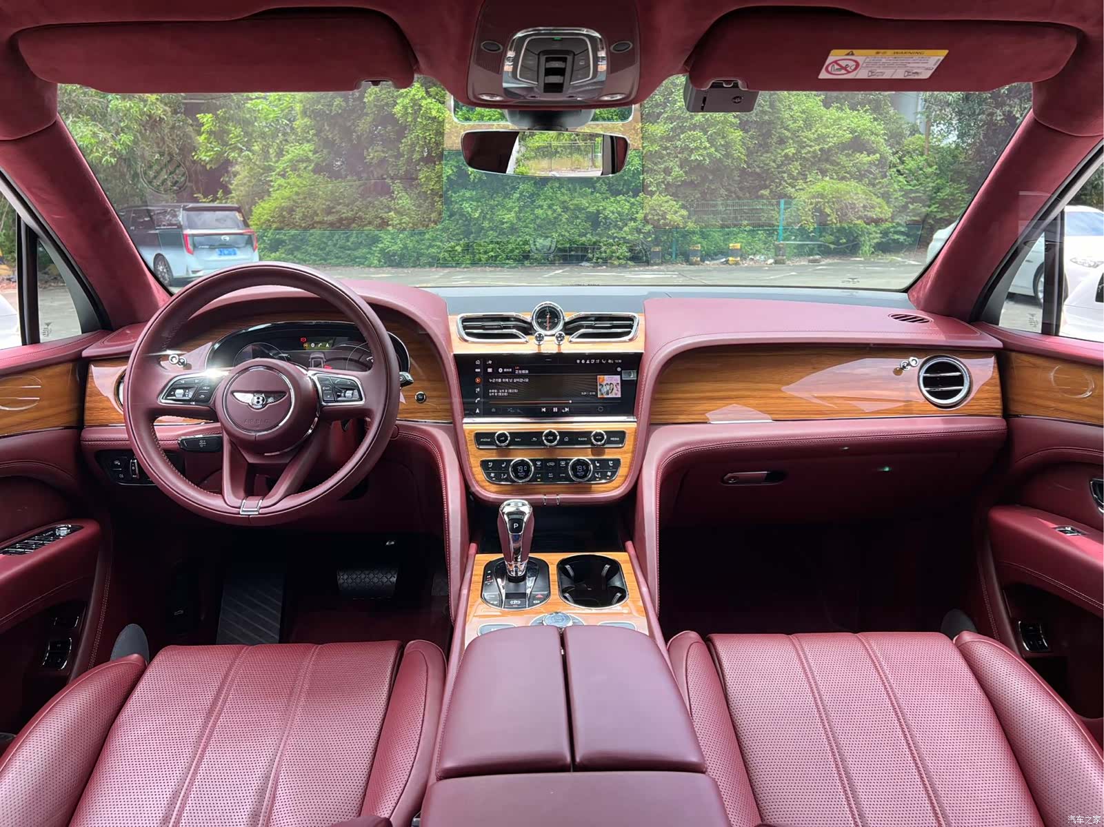 Bentley Bentayga, 2021 24