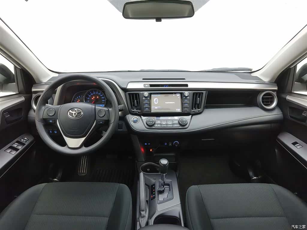 Toyota RAV4, 2018 все фото