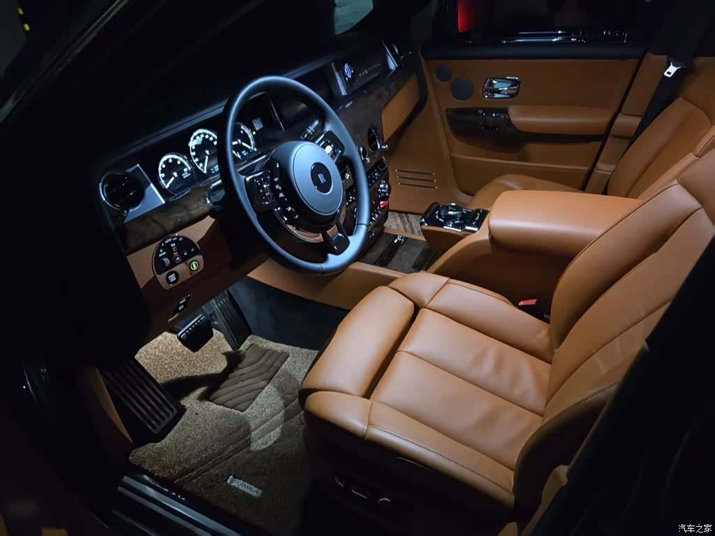 Rolls-Royce Phantom, 2024 4