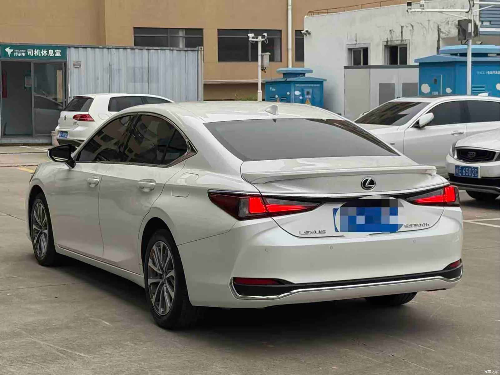 Lexus ES, 2024 9