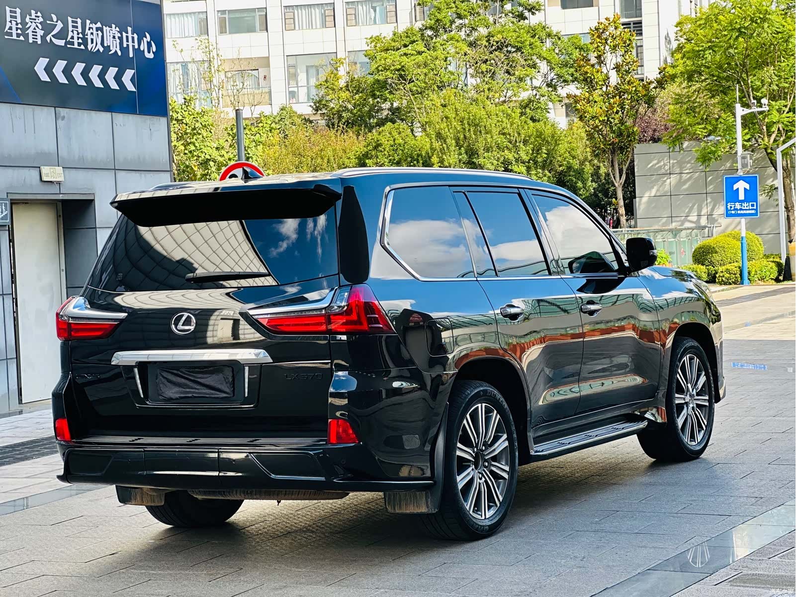 Lexus LX, 2016 14