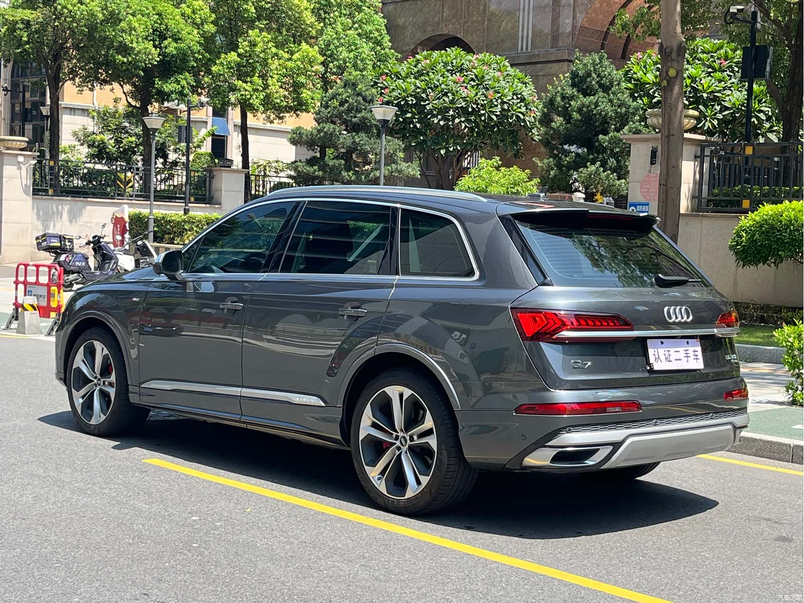 Audi Q7, 2022 3