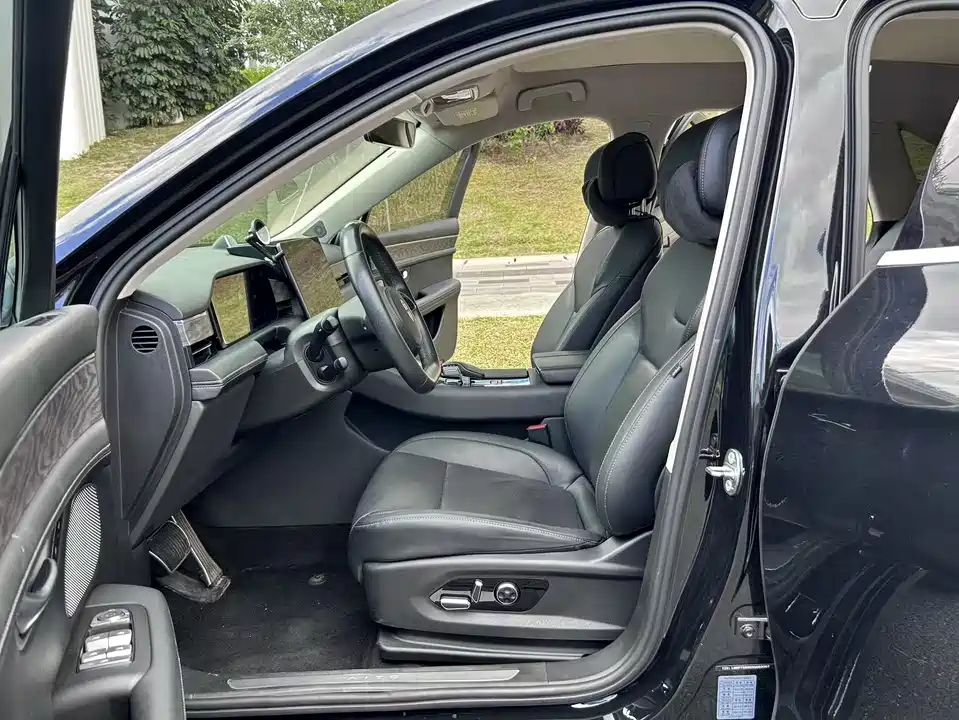 AITO Ask the world M5