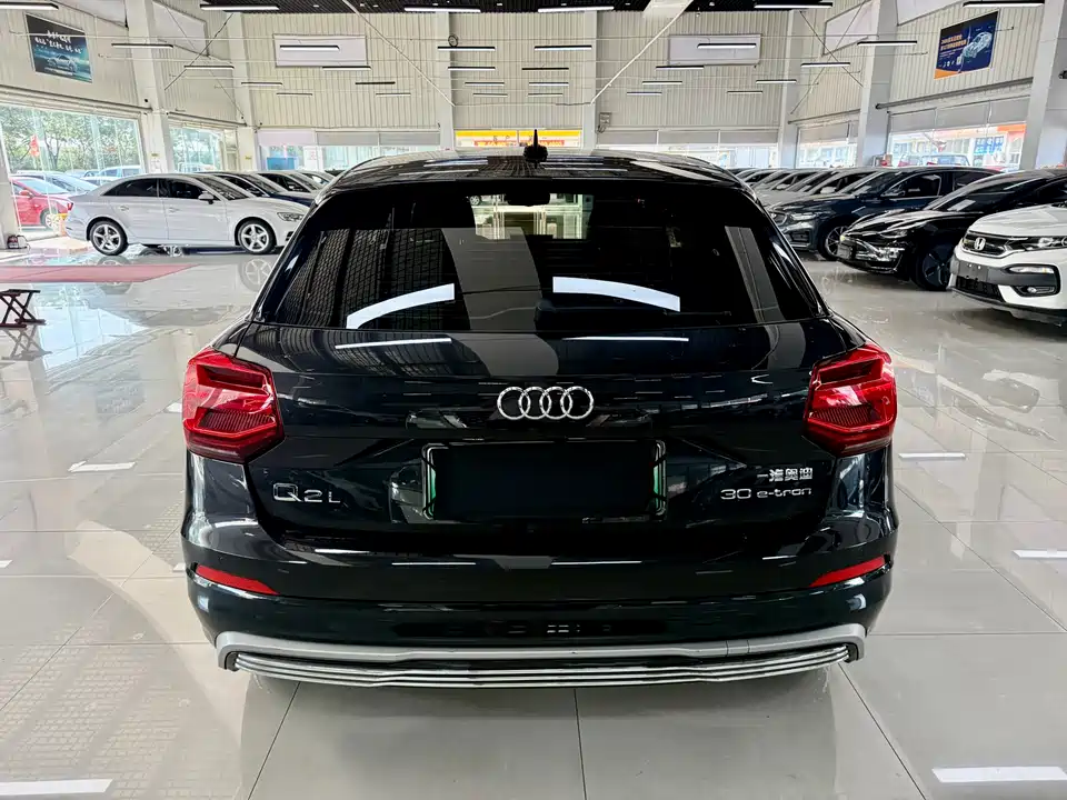 Audi Q2L