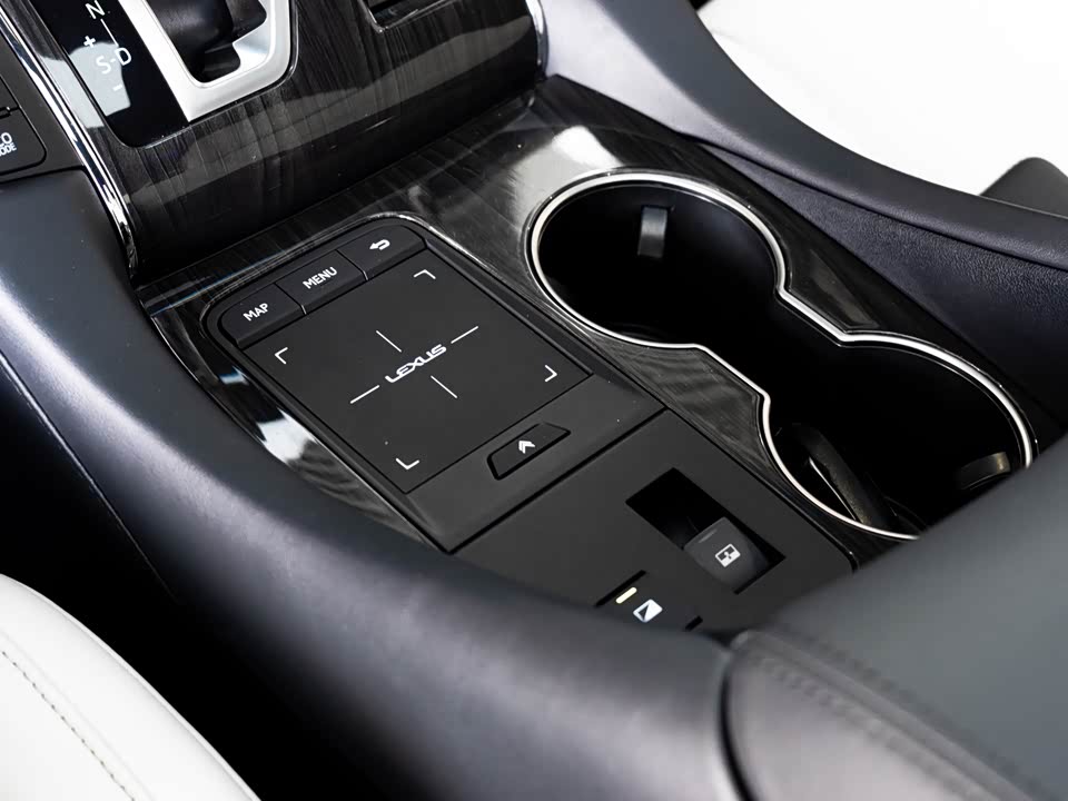 Lexus LM