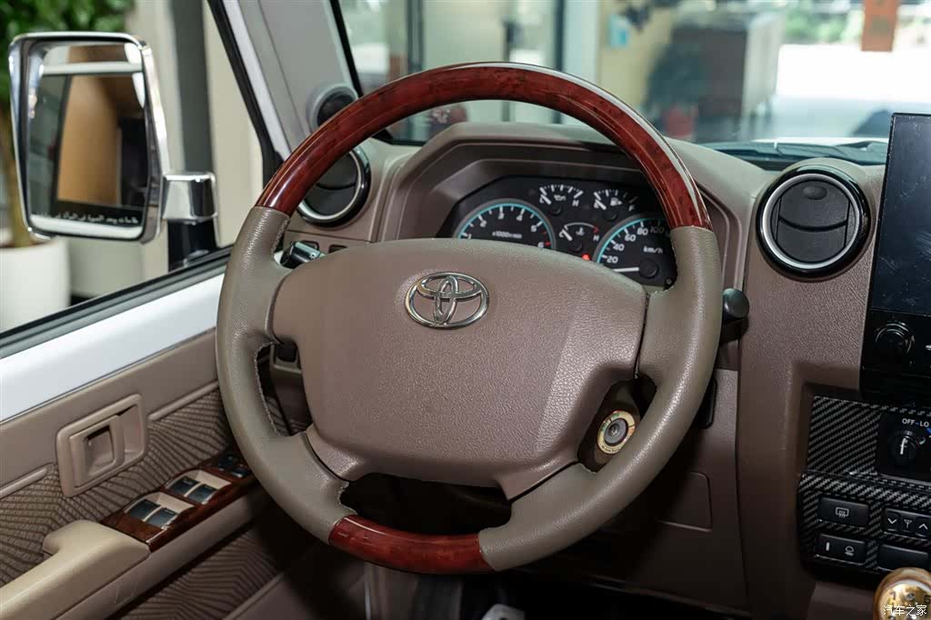 Toyota Land Cruiser, 2016 13