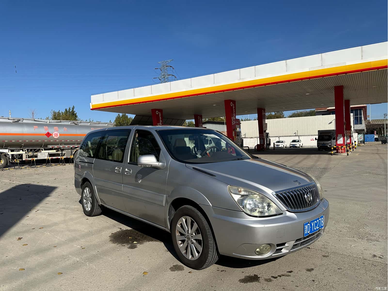 Buick GL8, 2012 3