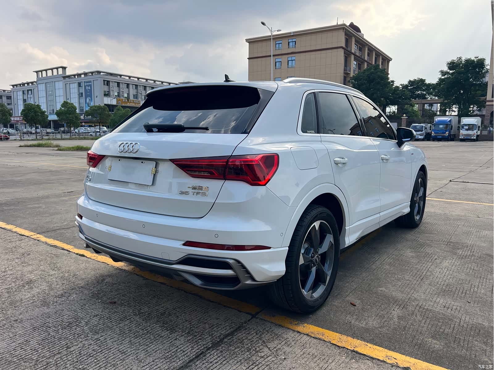 Audi Q3, 2022 12
