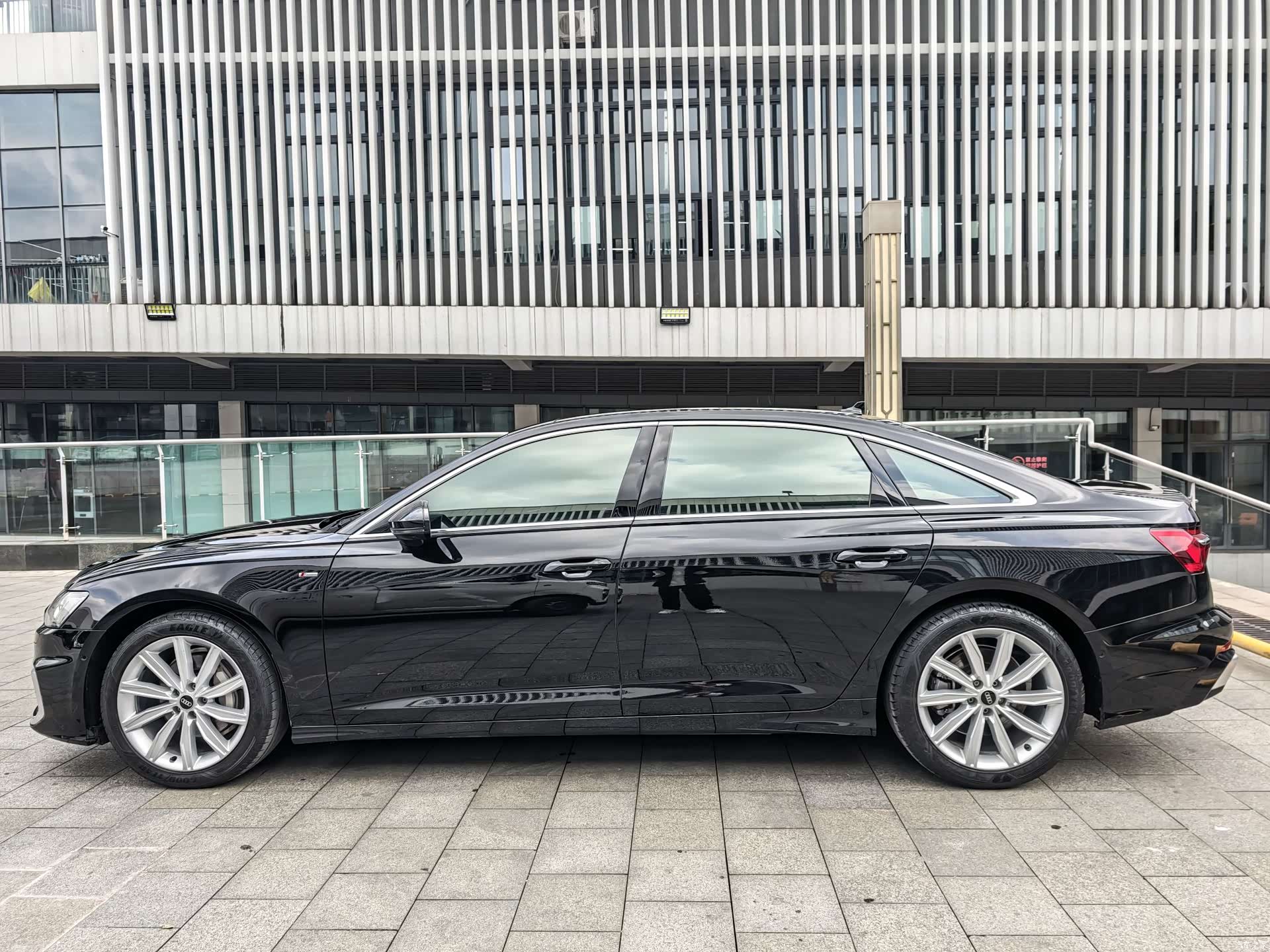 Audi A6L, 2023 все фото
