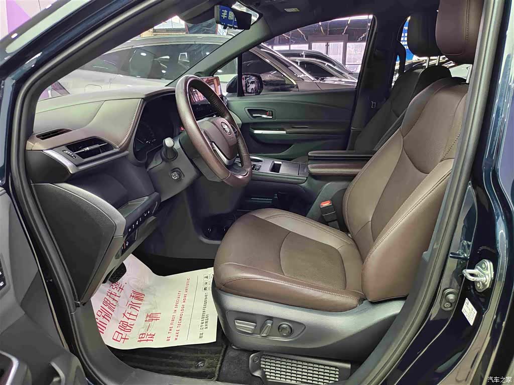 Toyota Granvia, 2023 10