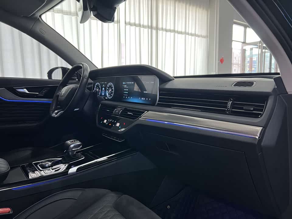 Hongqi HS5