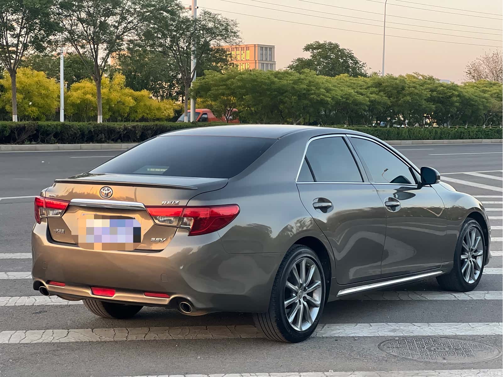 Toyota 2.5V, 2015 17