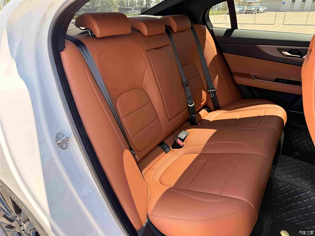 Land Rover XEL, 2025 15