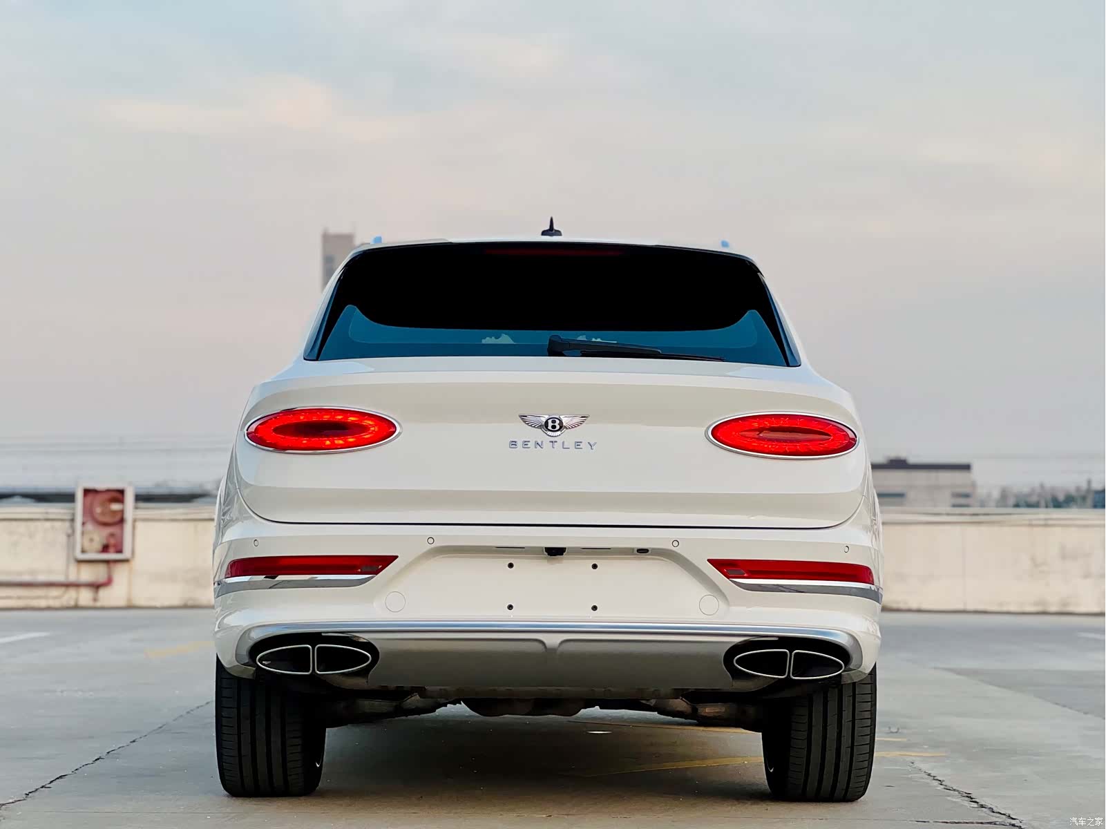 Bentley Bentayga, 2023 14