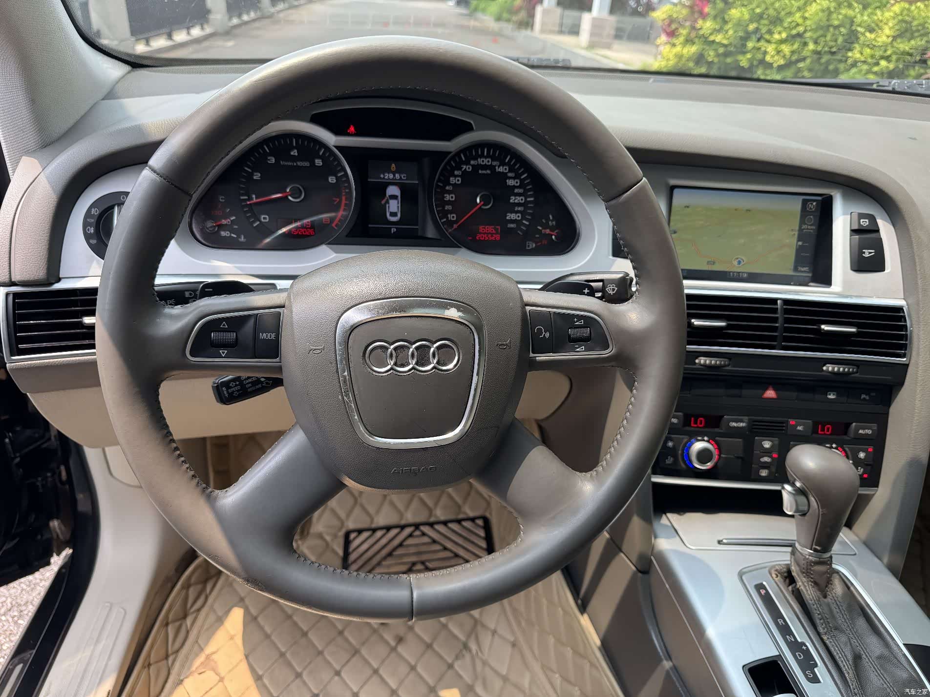 Audi A6L, 2011 9