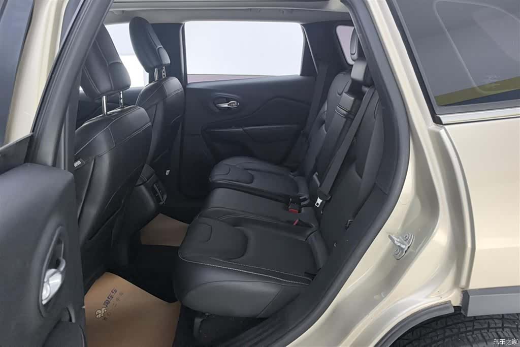 Jeep Cherokee, 2016 11
