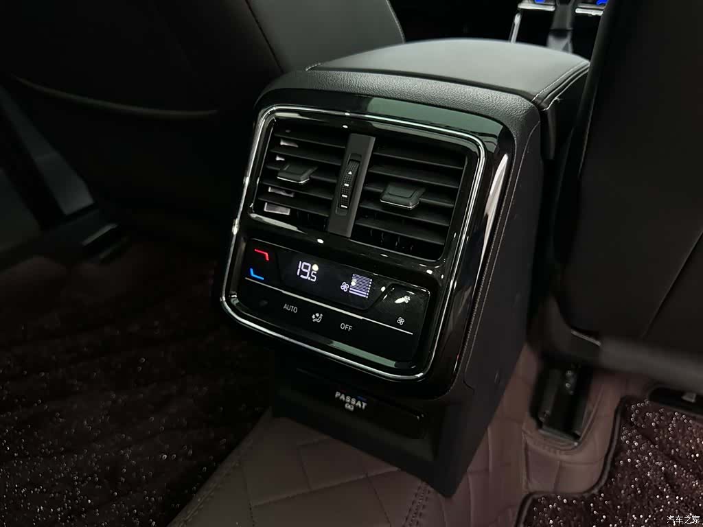 Volkswagen Passat, 2024 25