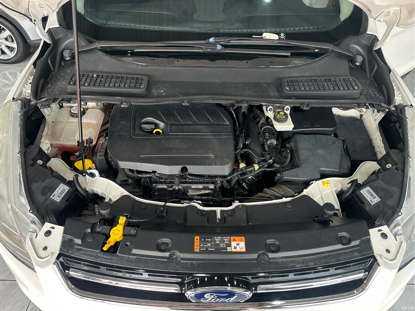 Ford Kuga, 2015 13