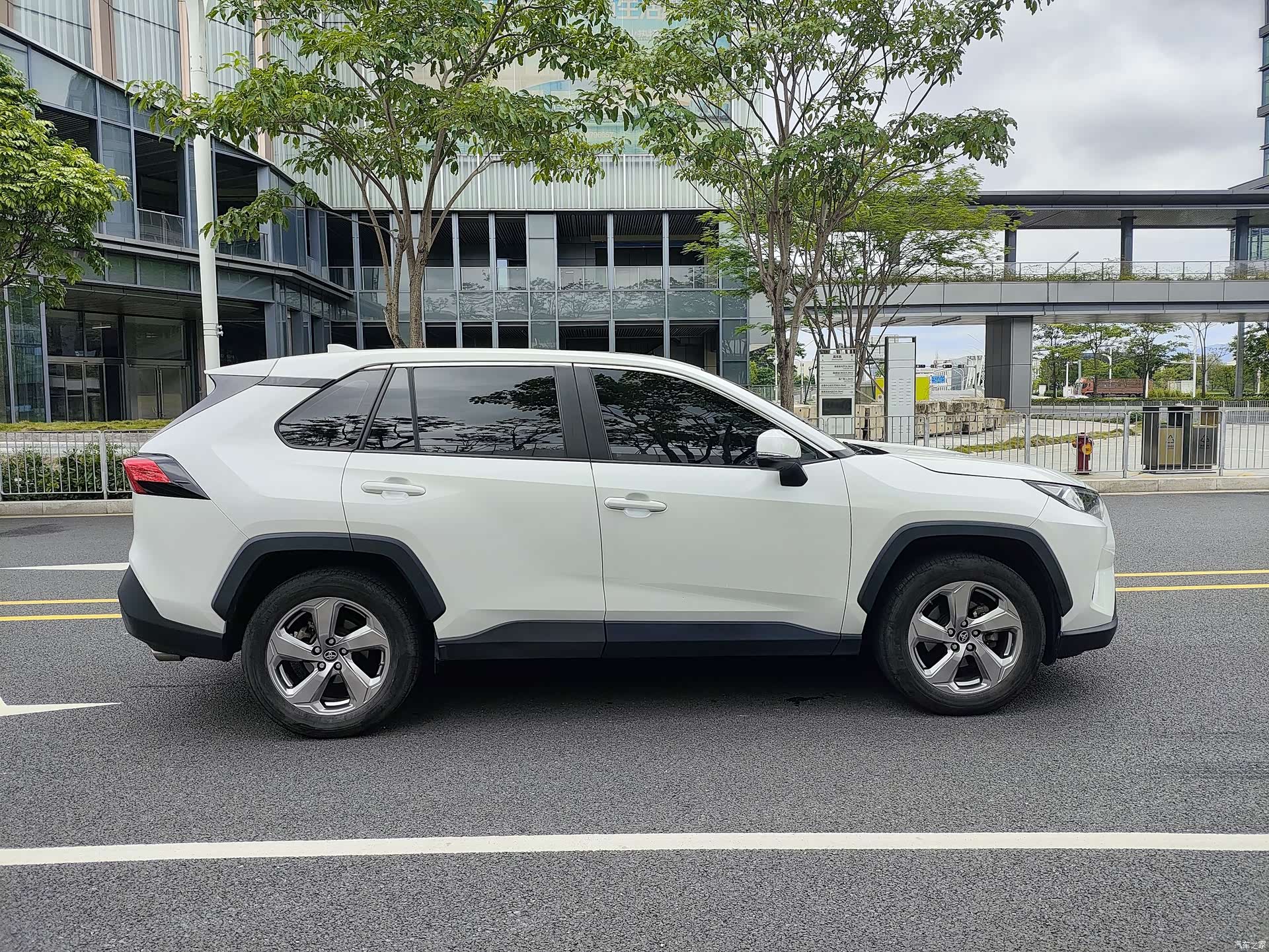 Toyota RAV4, 2023 4