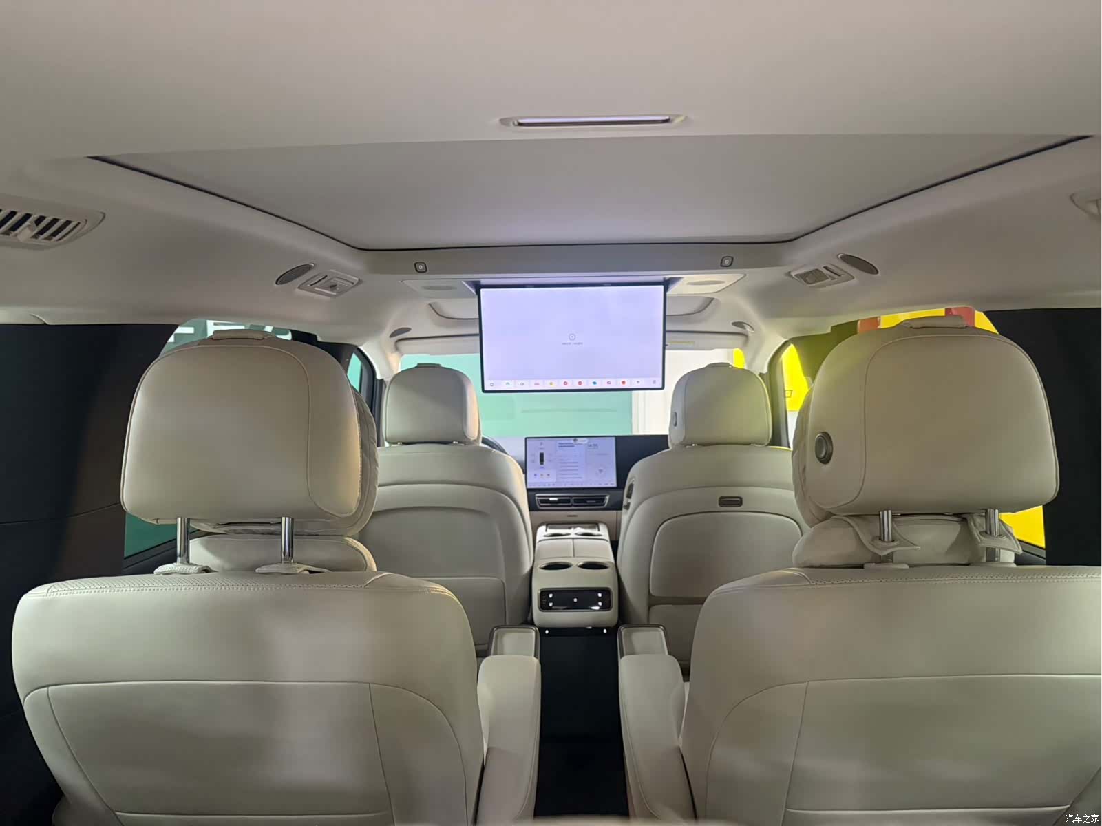 Li Auto MEGA, 2025 12