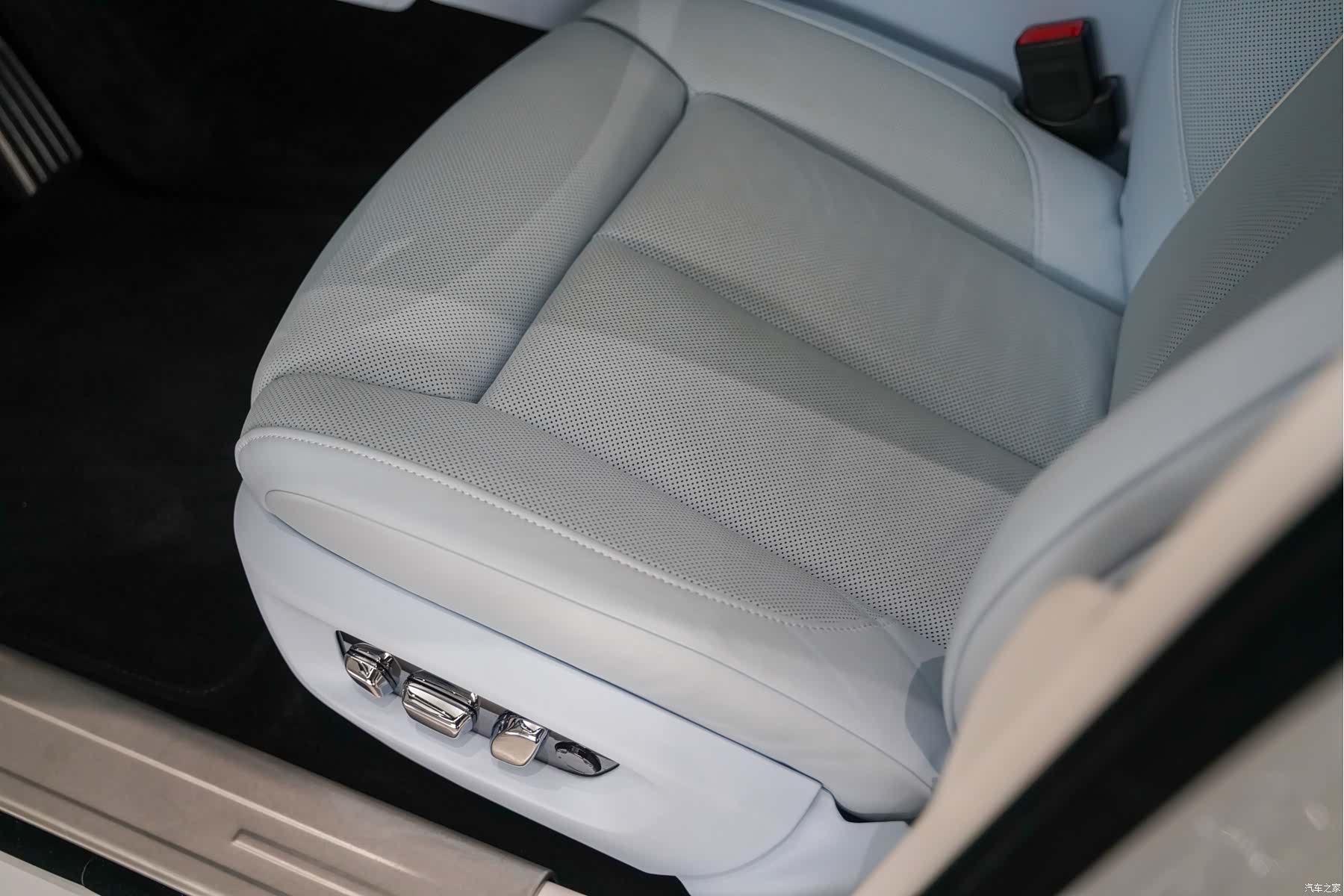Rolls-Royce Ghost, 2025 17