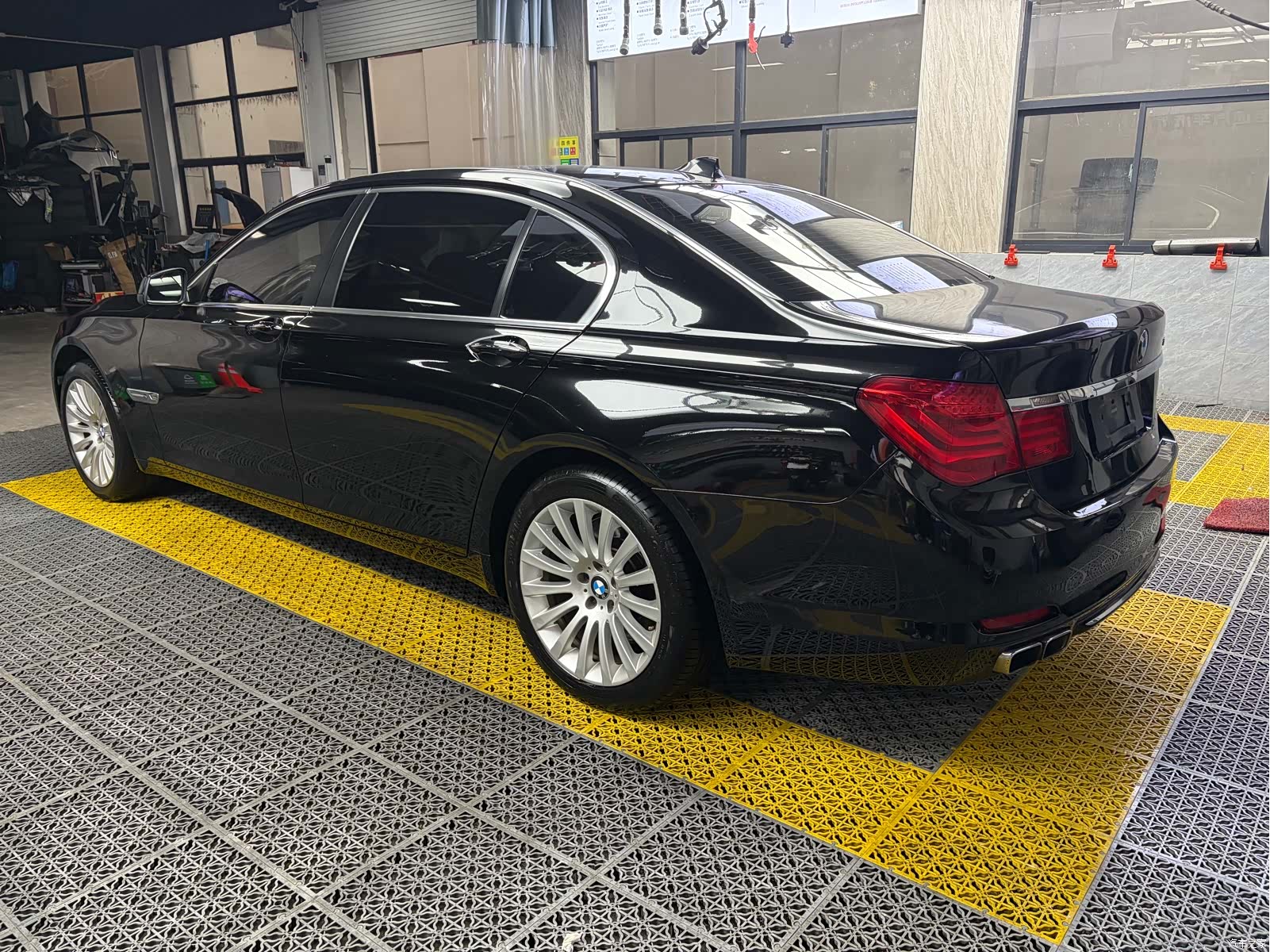 BMW 7 Series, 2011 3