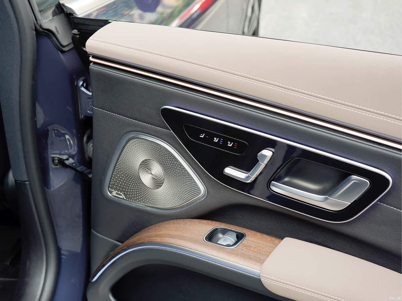 Mercedes-Benz EQS, 2024 16
